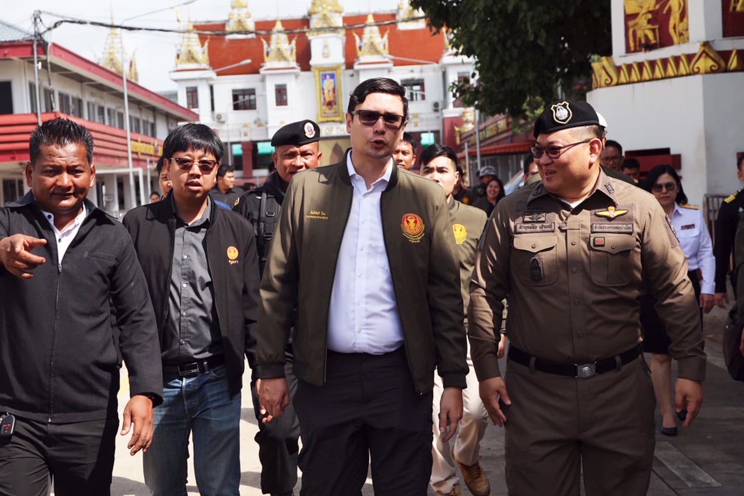 ชาวบ้านร้องทุกข์ปมปิดด่าน  ‘โรม’ ยันมีนักการเมืองซุกเงินใน ‘กพช.’ จริง