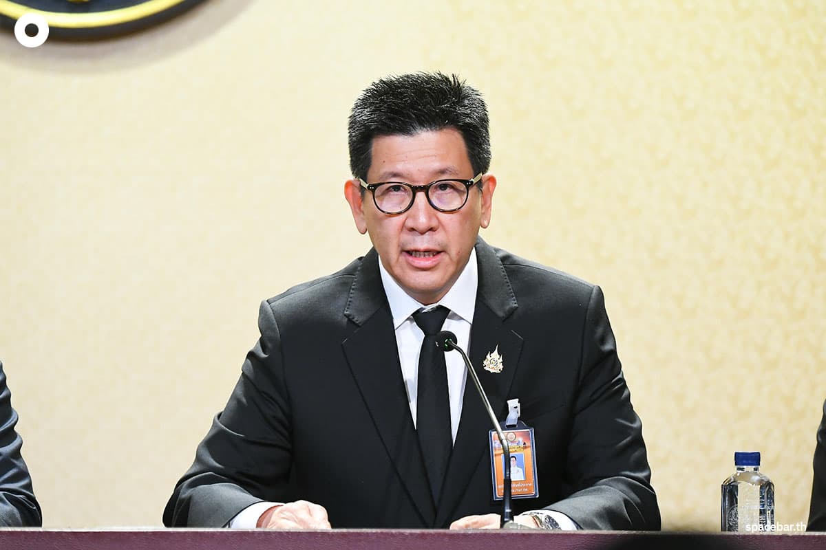 เอกนิติ นิติทัณฑ์ประภาศ รองนายกรัฐมนตรี และ รมว.คลัง