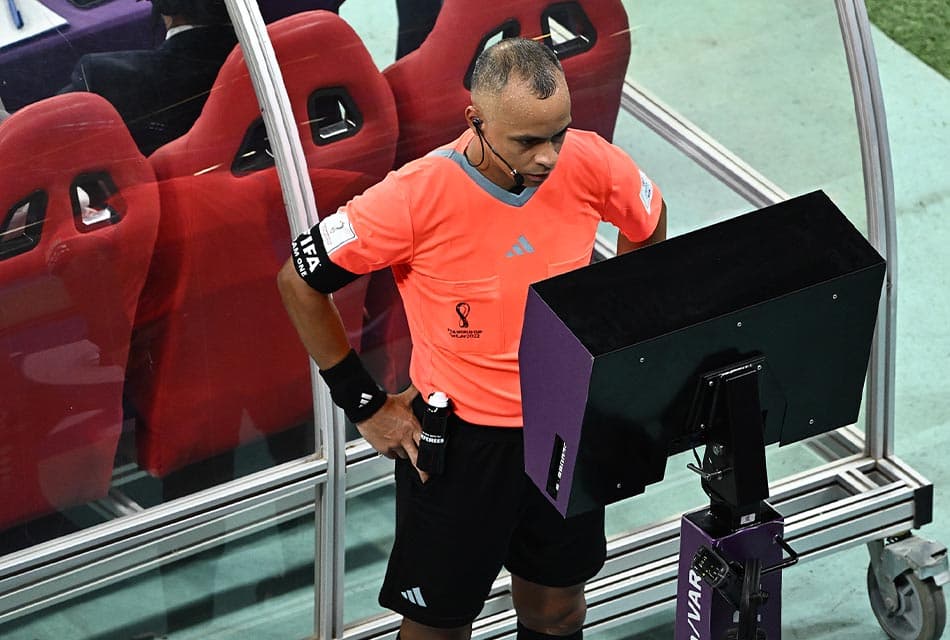 Referee_VAR_in_FIFA_club_world_cup_SPACEBAR_Thumbnail_2606056337.jpeg