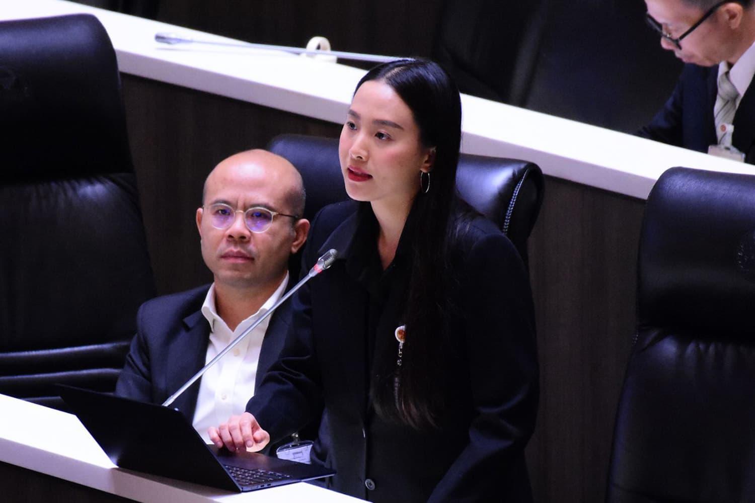 มีโจรอยู่ในรัฐบาล? ‘รักชนก’ แฉฉ่ำๆ ‘สแกมเมอร์ฟอกเงิน’ โยงทุนเทาหนุนการเมือง