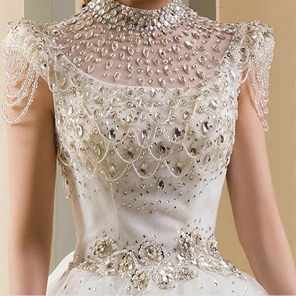 SPACE_HYPE_the_most_expensive_bridal_dress_SPACEBAR_Photo02_41cc940aa0.jpeg