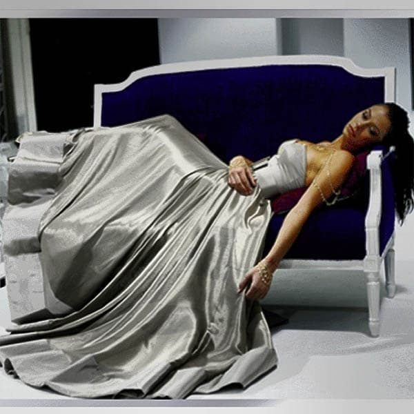 SPACE_HYPE_the_most_expensive_bridal_dress_SPACEBAR_Photo06_a66a8e6257.jpeg