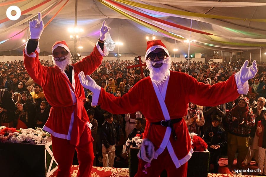 Santa_around_the_world_christmas_2022_SPACEBAR_Photo02_1c2f73b111.jpeg