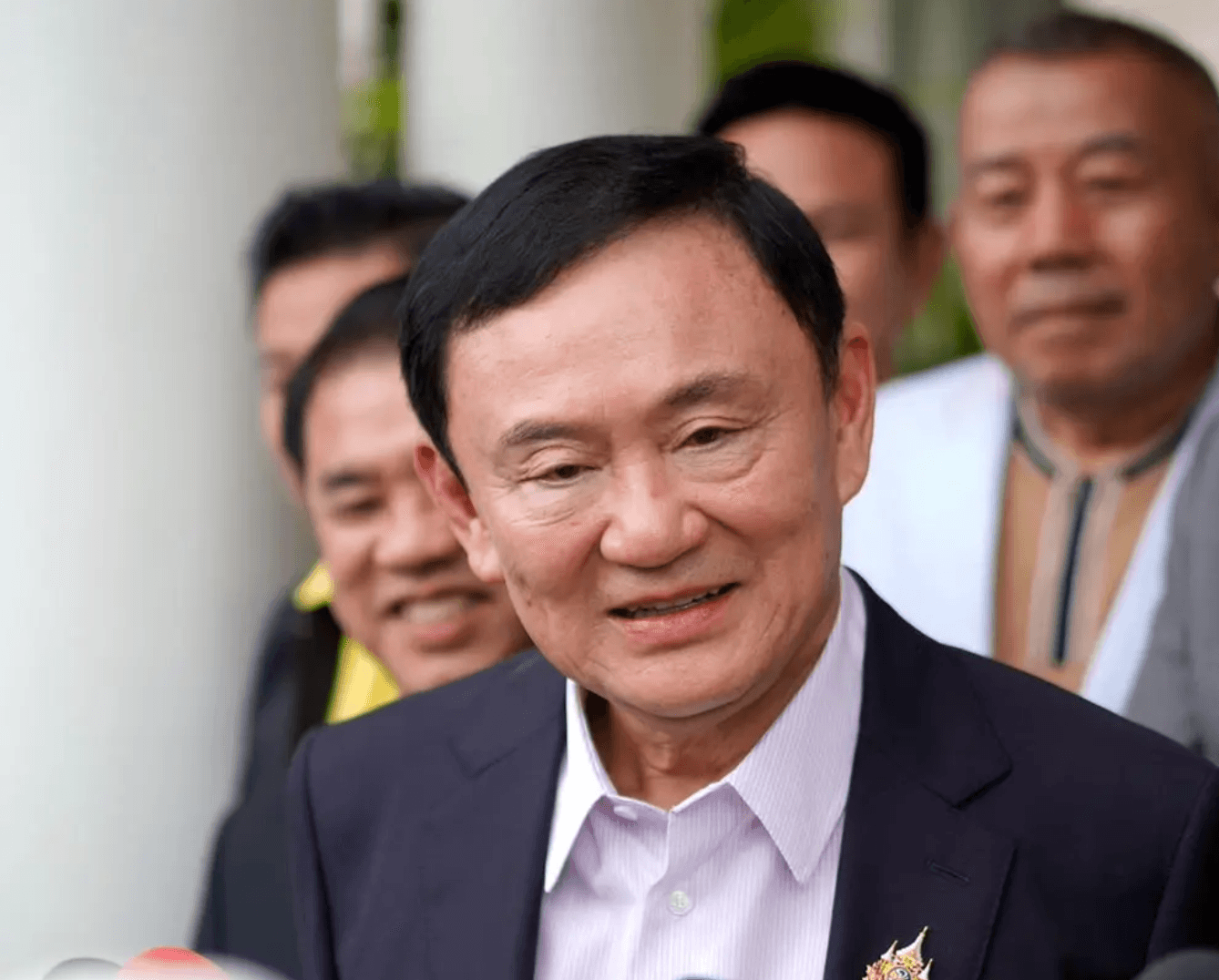 ทักษิณ ชินวัตร ผ่านร้อน ผ่านหนาวมามาก แต่คราวนี้ต้องอุ้มลูกสาวไว้อีกคน คงต้องใช้ทุกอย่างที่มาออกมาปกป้อง