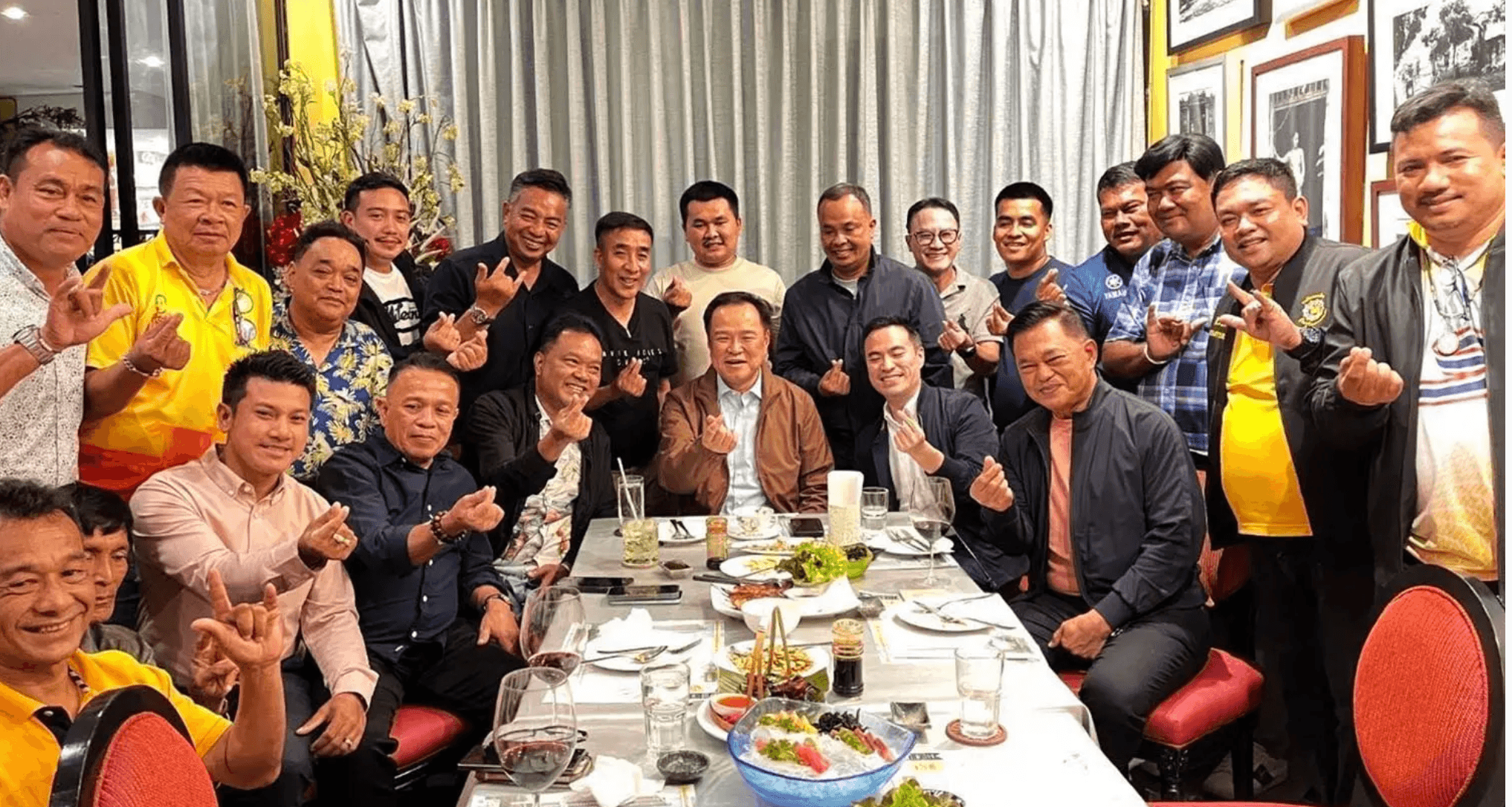 ‘ขิง’ เอกนัฏ พร้อมพันธุ์ กับการร่วมโต๊ะกับหัวหน้าพรรคภูมิใจไทย เป็นแค่งานเลี้ยงหรืองานต้อนรับ ต้องรอดู