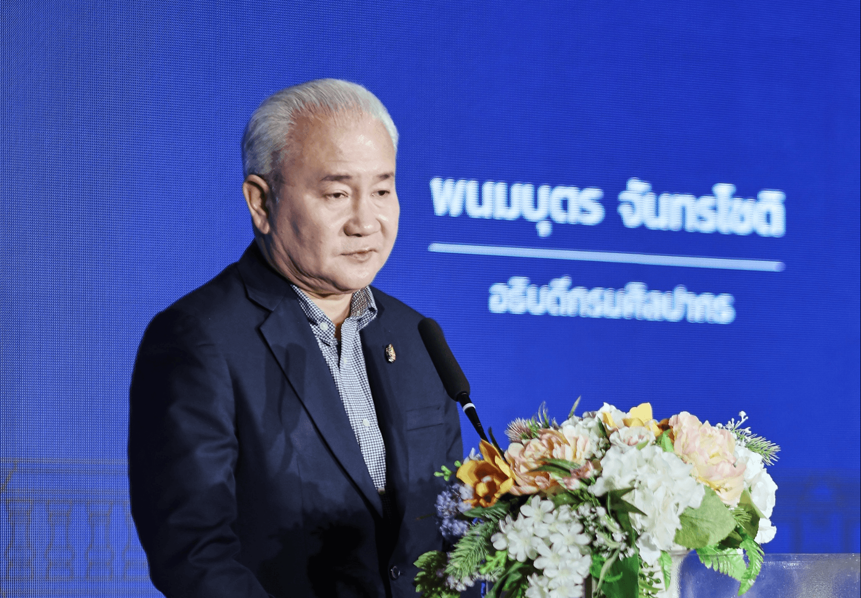 พนมบุตร จันทรโชติ อธิบดีกรมศิลปากร ซ่อมปราสาทโบราณสถานมาหลายแห่งจากกองซากชิ้นส่วน ปราสาทตาควายซ่อมได้ไม่เกินความสามารถ