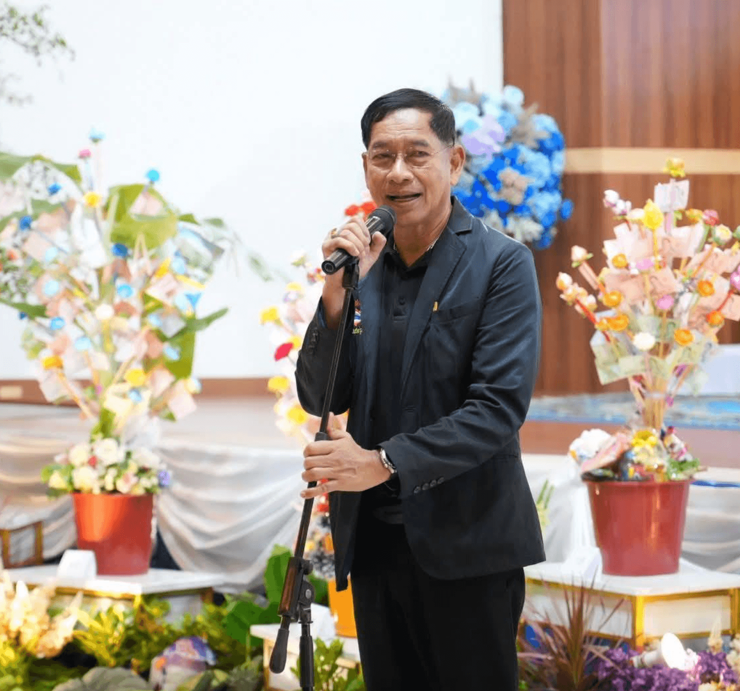 ‘บิ๊กแจ๊ส’ พล.ต.ท.คำรณวิทย์ ธูปกระจ่าง นายก อบจ.ปทุมธานี ประกาศชัดเจน ขอเป็นกลางระหว่างพวกกับพรรคในการเลือกตั้งครั้งใหม่