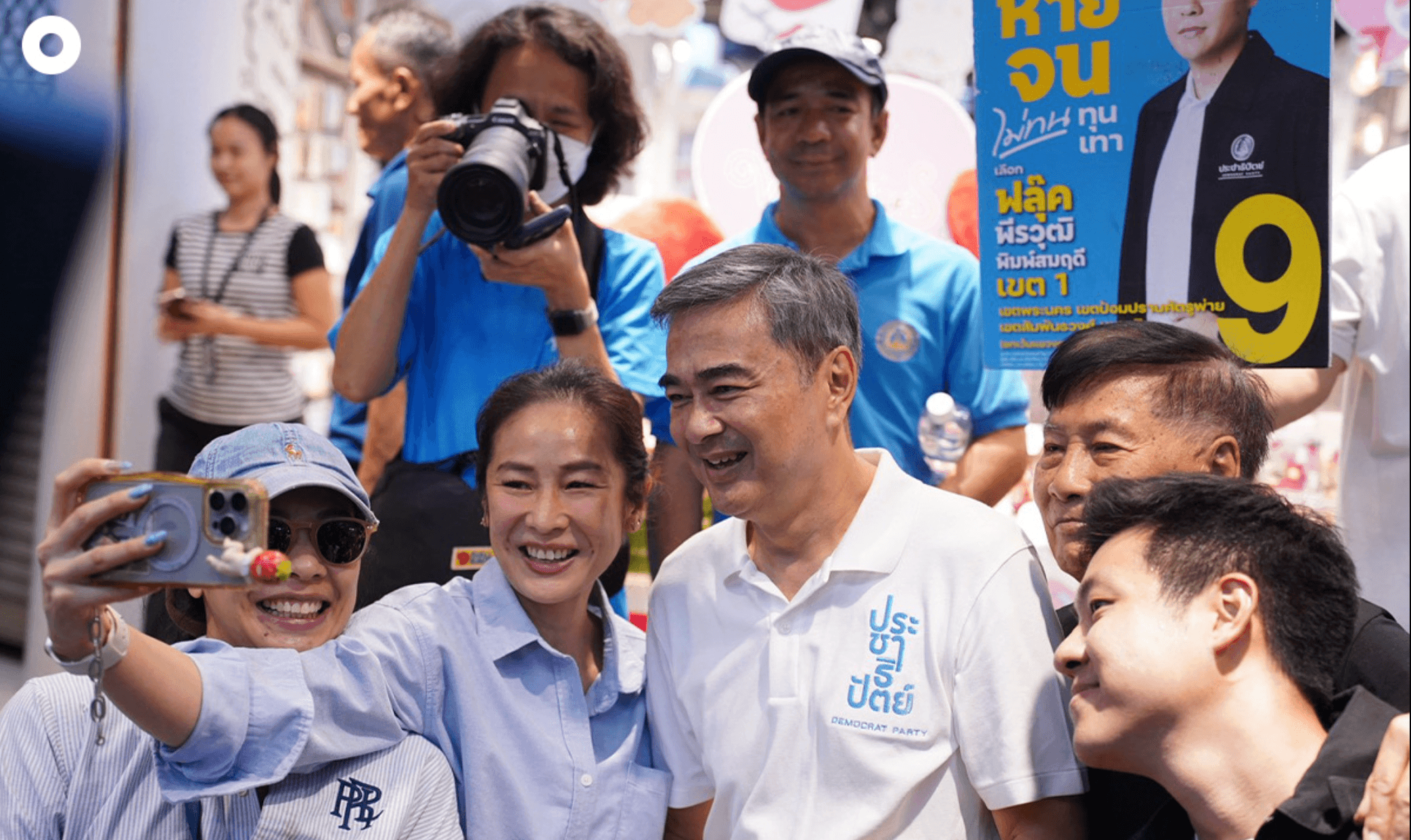 การกลับมาของอภิสิทธิ์ เวชชาชีวะ ในฐานะหัวหน้าพรรคประชาธิปัตย์ ทำให้สถารการณ์ดีขึ้น แต่ยังไม่ถึงกลับพลิกเกม แต่เป็นตัวแปรสำคัญในเกมการเมือง
