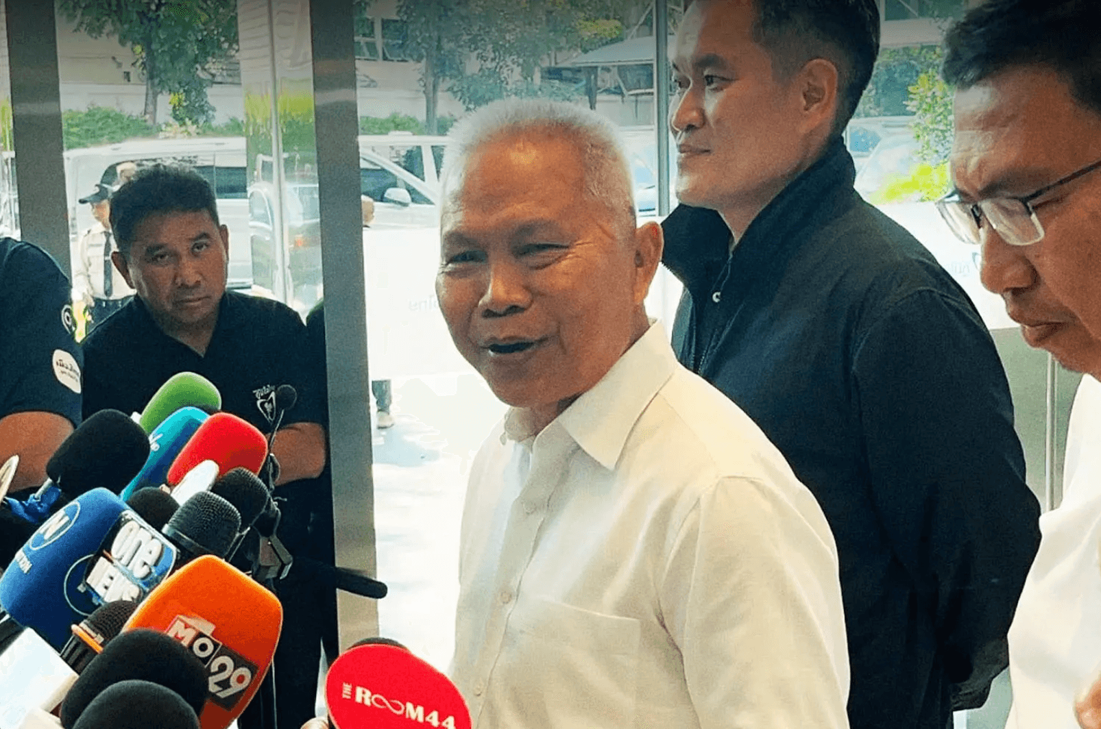 โสภณ ซารัมย์ สายตรงบุรีรัมย์ ถูกวางตัวให้นั่งประธานสภา ฯ  เท่ากับว่าสีน้ำเงินคุมสภาล่าง และสภาบนได้เบ็ดเสร็จ