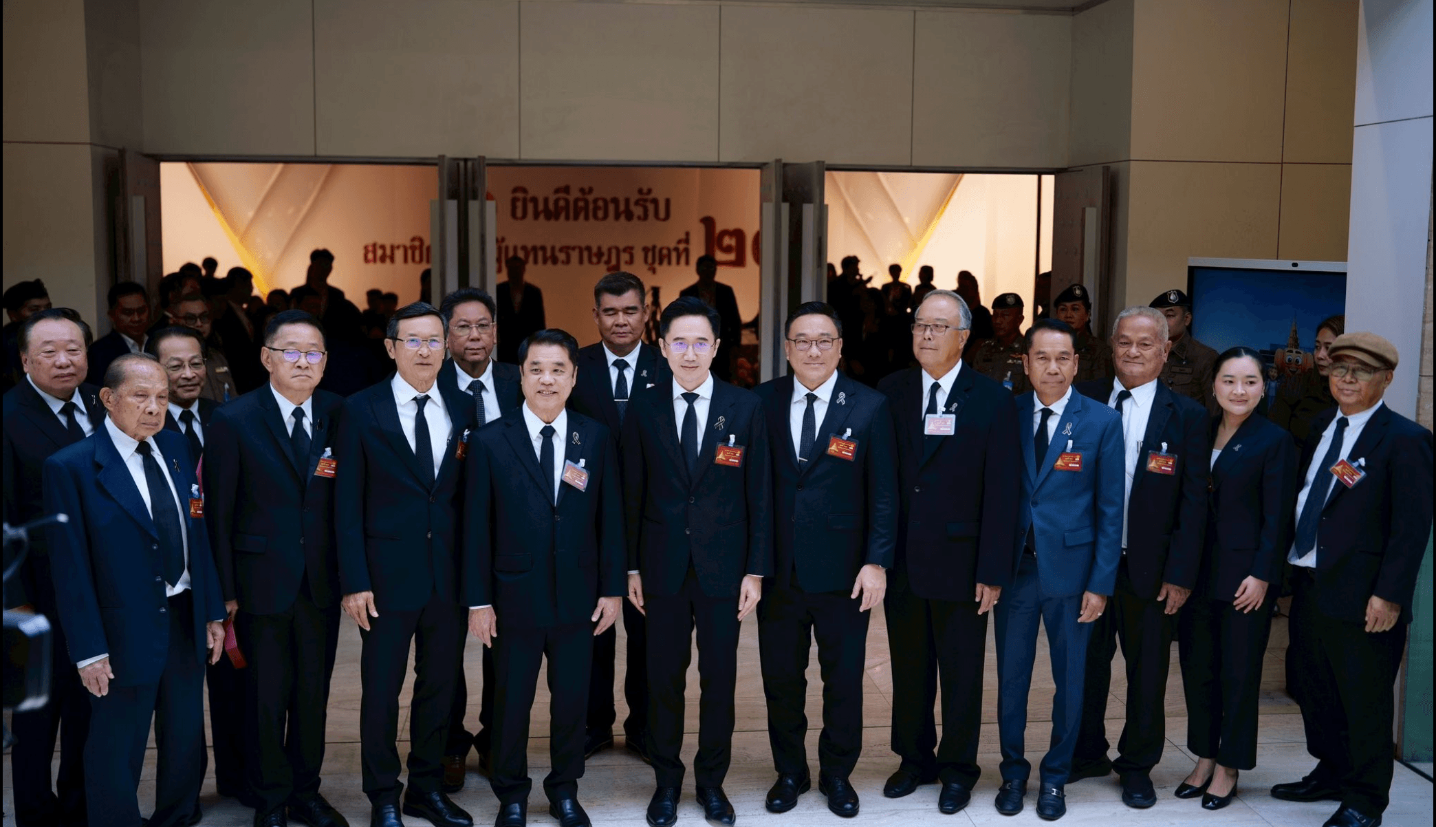 พรรคเพื่อไทยยังแก้ปัญหาภายในไม่จบ ได้ร่วมรัฐบาล แต่การจัดเก้าอี้รัฐมนตรีที่ได้มายังไม่จบง่าย ๆ 