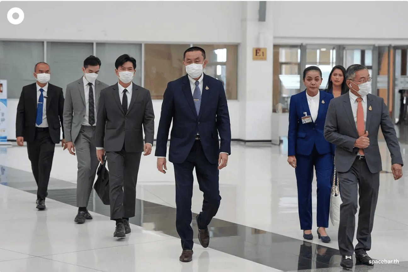 ศักดิ์สยาม ชิดชอบ สายตรงบุรีรัมย์ เว้นวรรคทางการเมืองจากการปกปิดบัญชีทรัพย์สิน แต่จากนี้ไปเขากำลังคืนเวทีอีกครั้ง