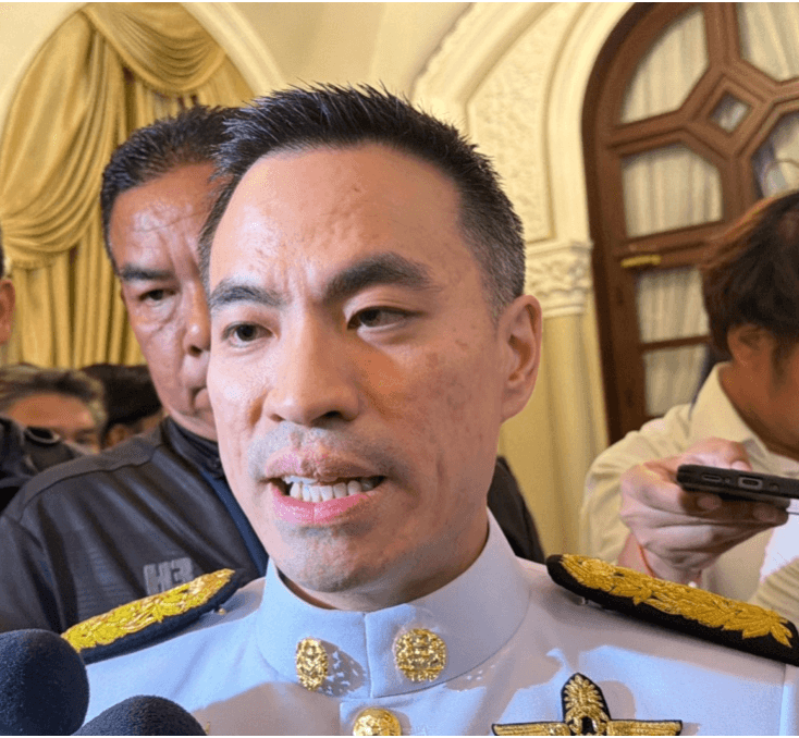 ฉายา ‘ขิง สุดซอย’ ของรัฐมนตรีพลังงงานเอกนัฏ พร้อมพันธุ์ ถูกเรียกขานใหม่เป็น ‘ขิง คาซอย’ หลังแก้ปัญหาเรื่องน้ำมันด้วยการบีบให้ลดค่าการกลั่น แล้วก็หายเงียบไป