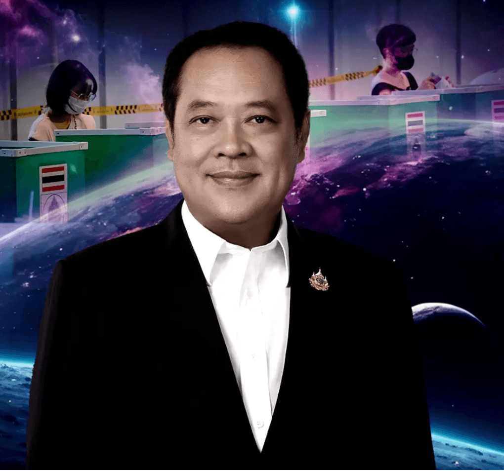 พ.ต.อ.ทวี สอดส่อง อดีตรัฐมนตรียุติธรรม ที่ลงมือทำคดีฮั้ว สว. และเขากระโดง  มีคนเปรียบว่าเขาคือคนที่เอามีดปักหลังพรรคภูมิใจไทย และมีดยังปักอยู่จนถึงทุกวันนี้