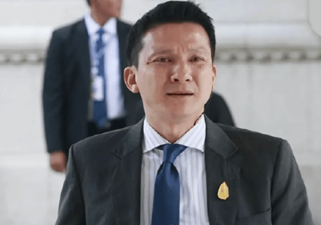 ผู้กำกับหนุ่ย พ.ต.อ.วทัญญู วิทยผโลทัย บอดี้การ์ดนายกฯชินวัตร ขึ้นเป็นผู้อำนวยการ ป.ย.ป. สะท้อนความสัมพันธ์ของพรรคสีน้ำเงินกับพรรคสีแดง