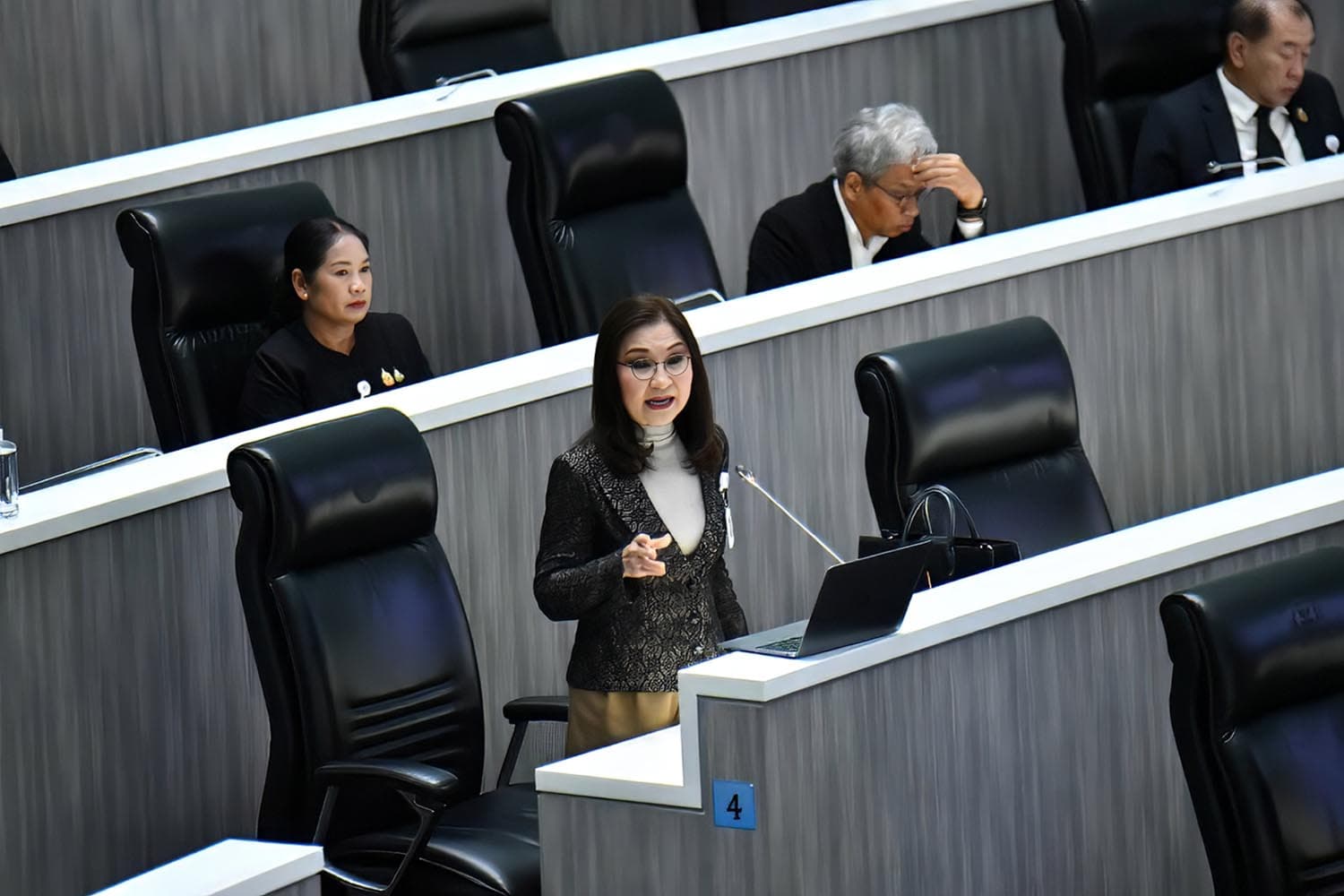 สบช่องใช้วาระให้ความเห็นชอบ ’เลขาฯกฤษฎีกา‘ ลามกระทุ้งปม ‘คลิปเก็บโพย 'ฮั้ว สว.‘