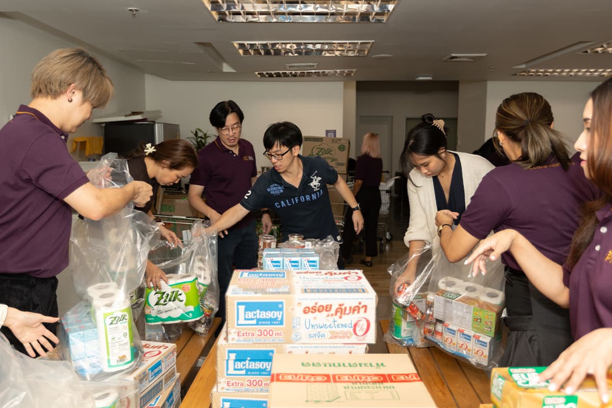 Siam_Piwat_opens_flood_relief_donation_center_SPACEBAR_Photo04_641d779af3.jpg