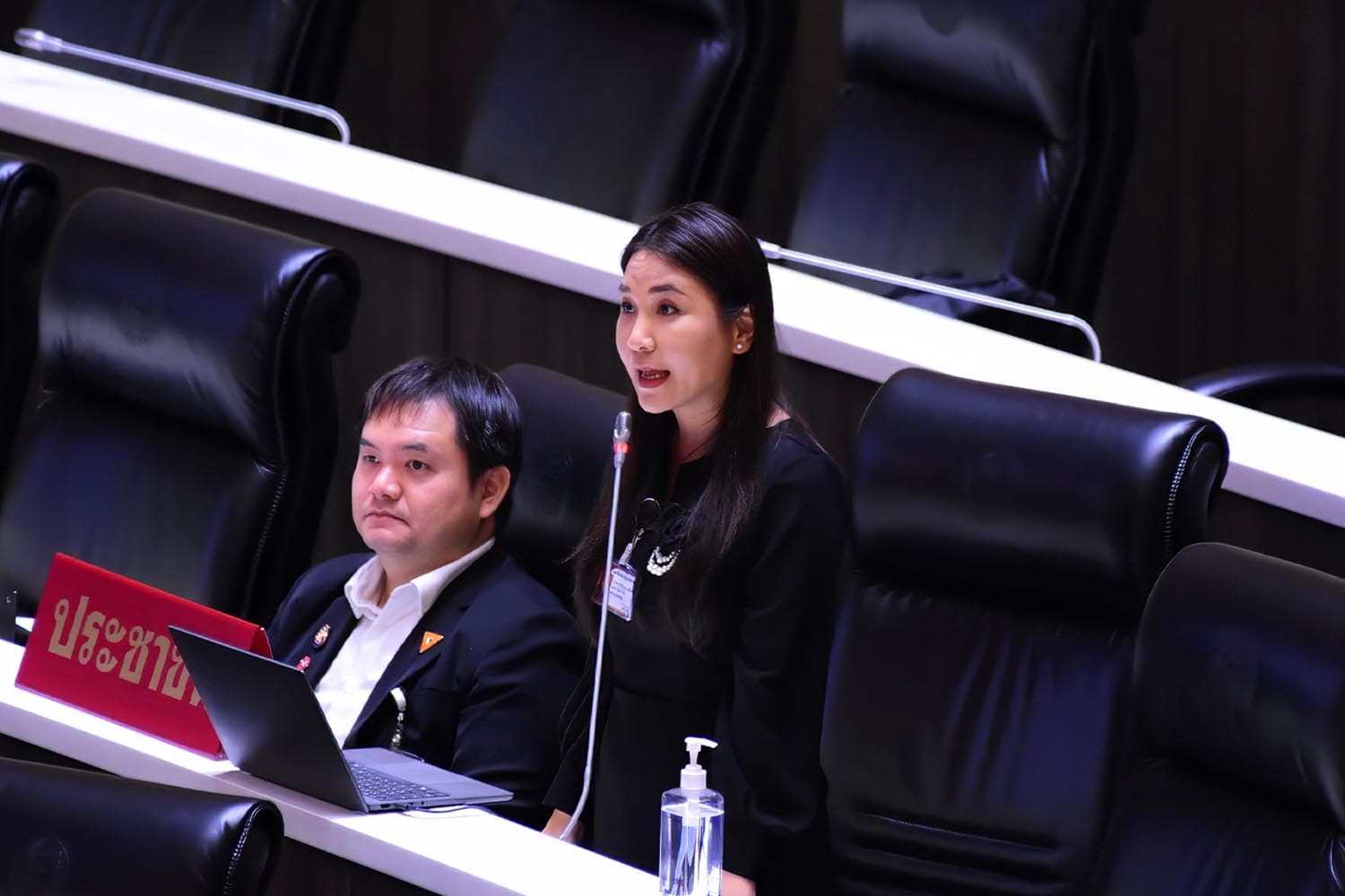 'ศิริกัญญา' สับ พ.ร.บ.โอนงบฯ ชักหน้าไม่ถึงหลัง เปรียบเหมือนบริษัทใกล้เจ๊ง