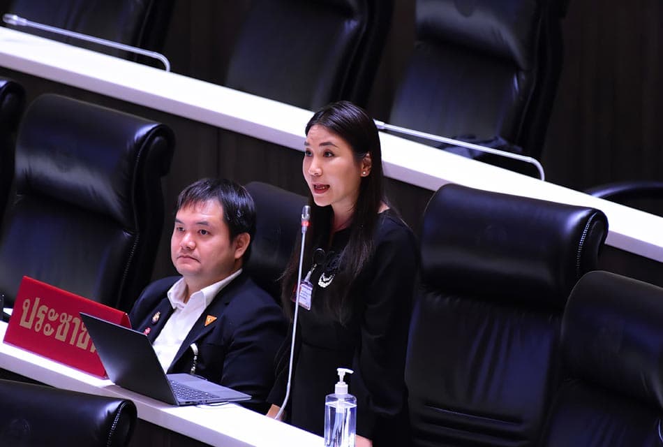 'ศิริกัญญา' สับ พ.ร.บ.โอนงบฯ ชักหน้าไม่ถึงหลัง เปรียบเหมือนบริษัทใกล้เจ๊ง