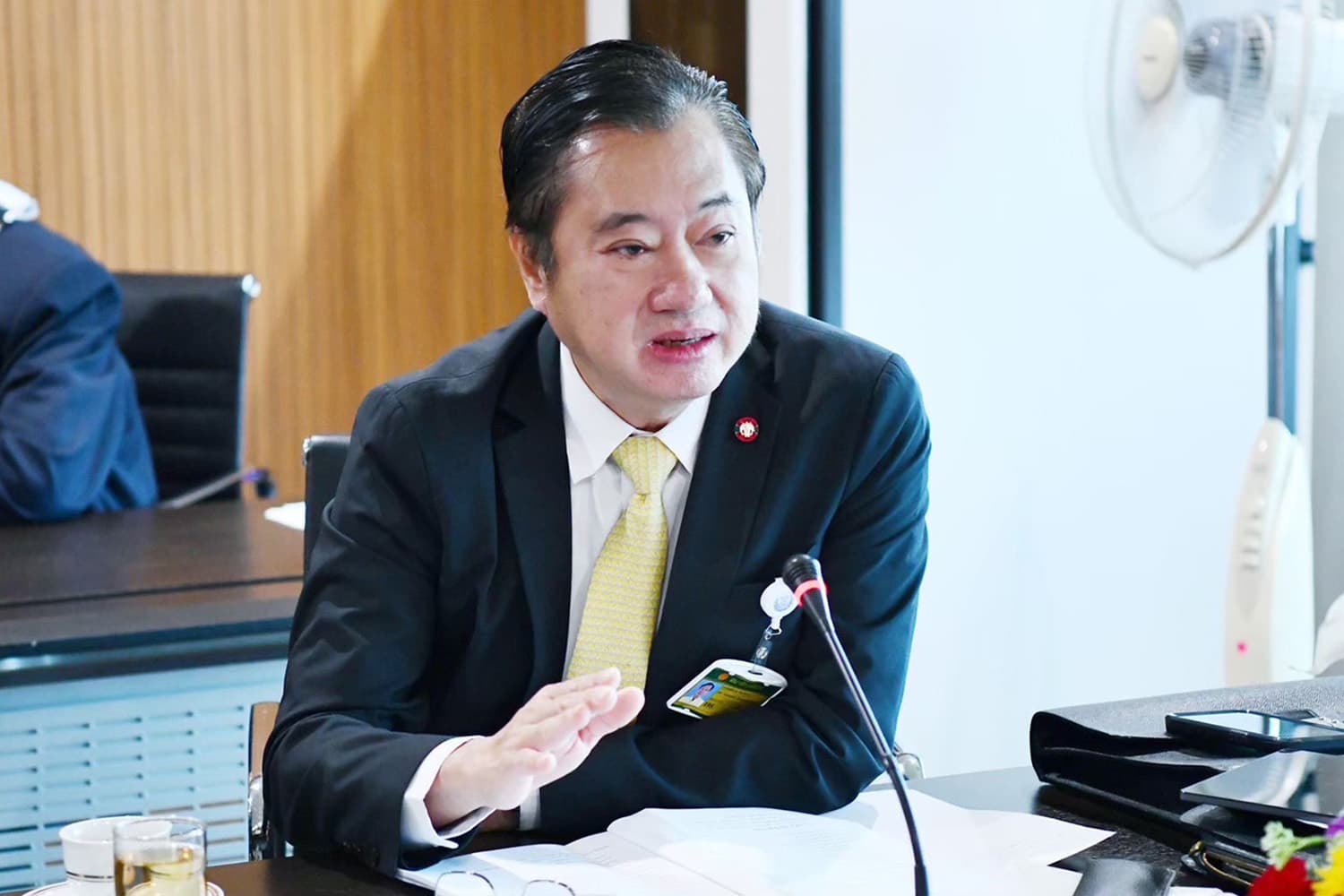 Somchai_Senator_Inspect_Thaksin_supporting_agencies_SPACEBAR_Hero_d45dac577f.jpg