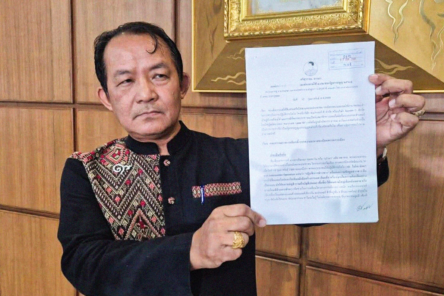 ‘ศรีสุวรรณ’ ยื่น กกต. ชงศาล ยุบ ปชน. ปม Spectre C โยงพรรค-บุคคล-ทำไอโอส้ม