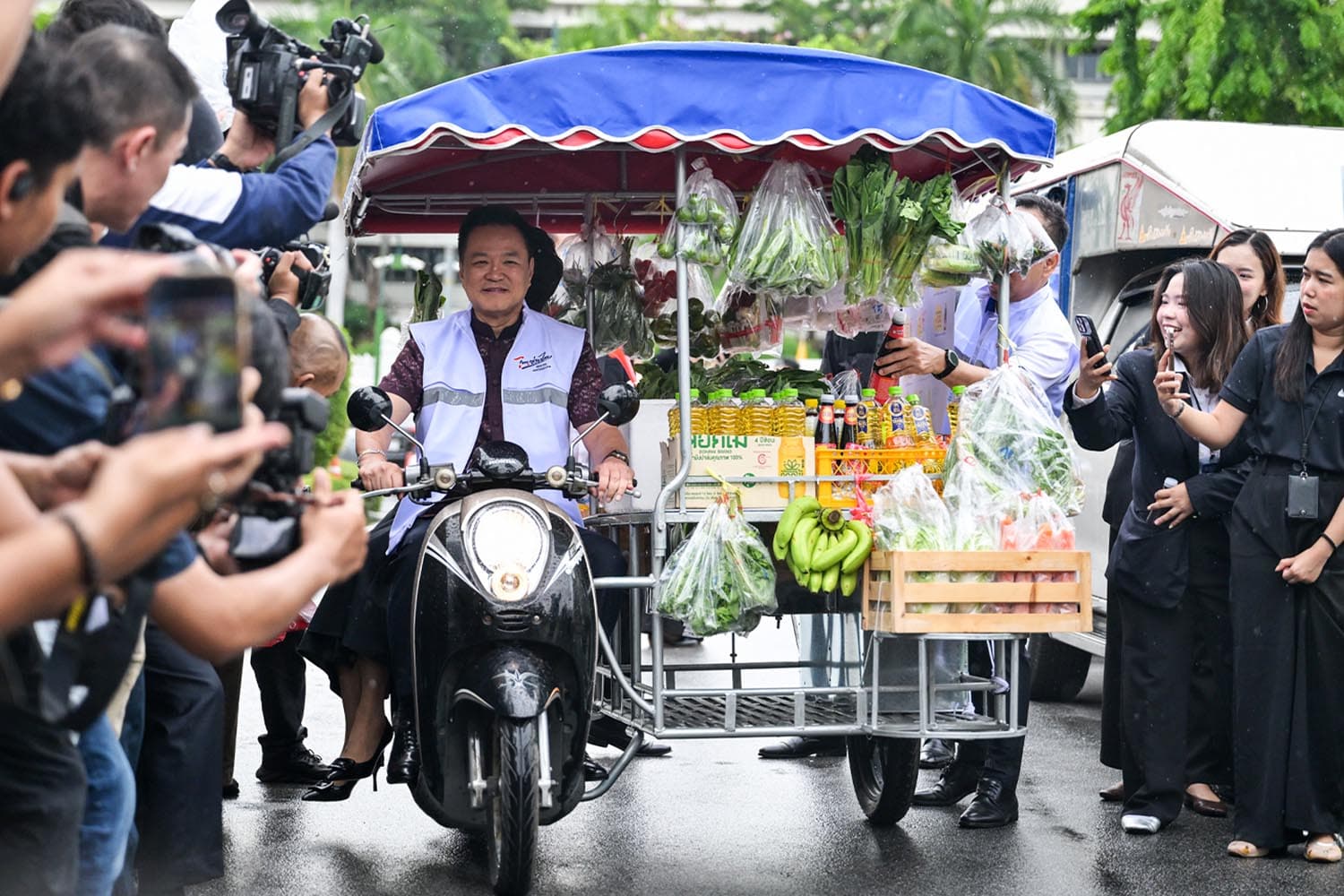 ‘สวนดุสิตโพล’ เผย ปชช.กังวล ‘รบ.อนุทิน’ กู้ 4 แสนล้านบาท
