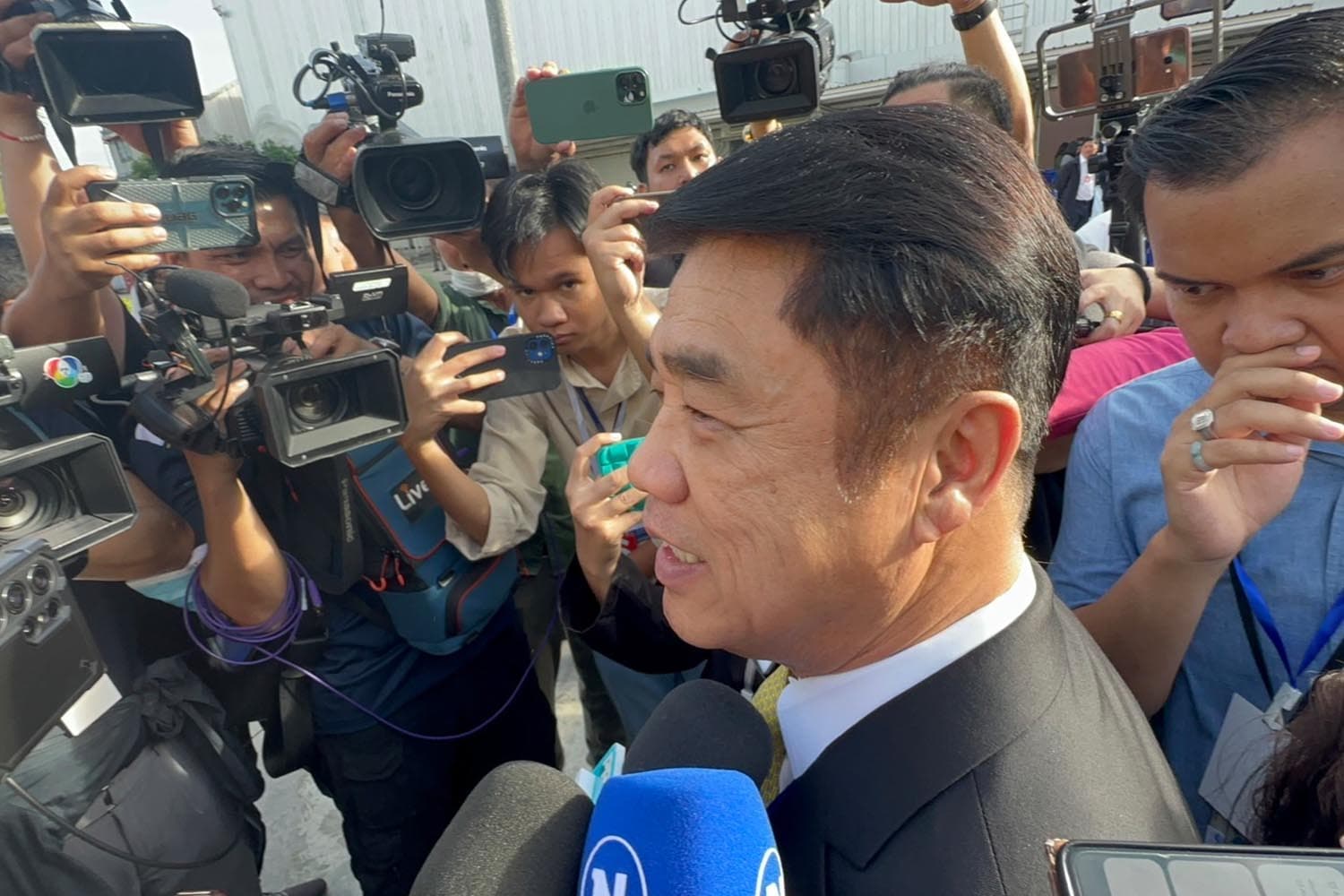 Suriya_happy_for_Thaksin_SPACEBAR_Hero_d9b15985da.jpeg