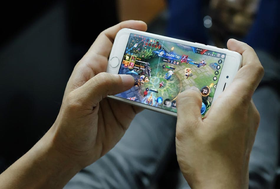 Telenor_survey_mobile_users_time_spending_asia_SPACEBAR_Thumbnail_96a4b31739.jpeg
