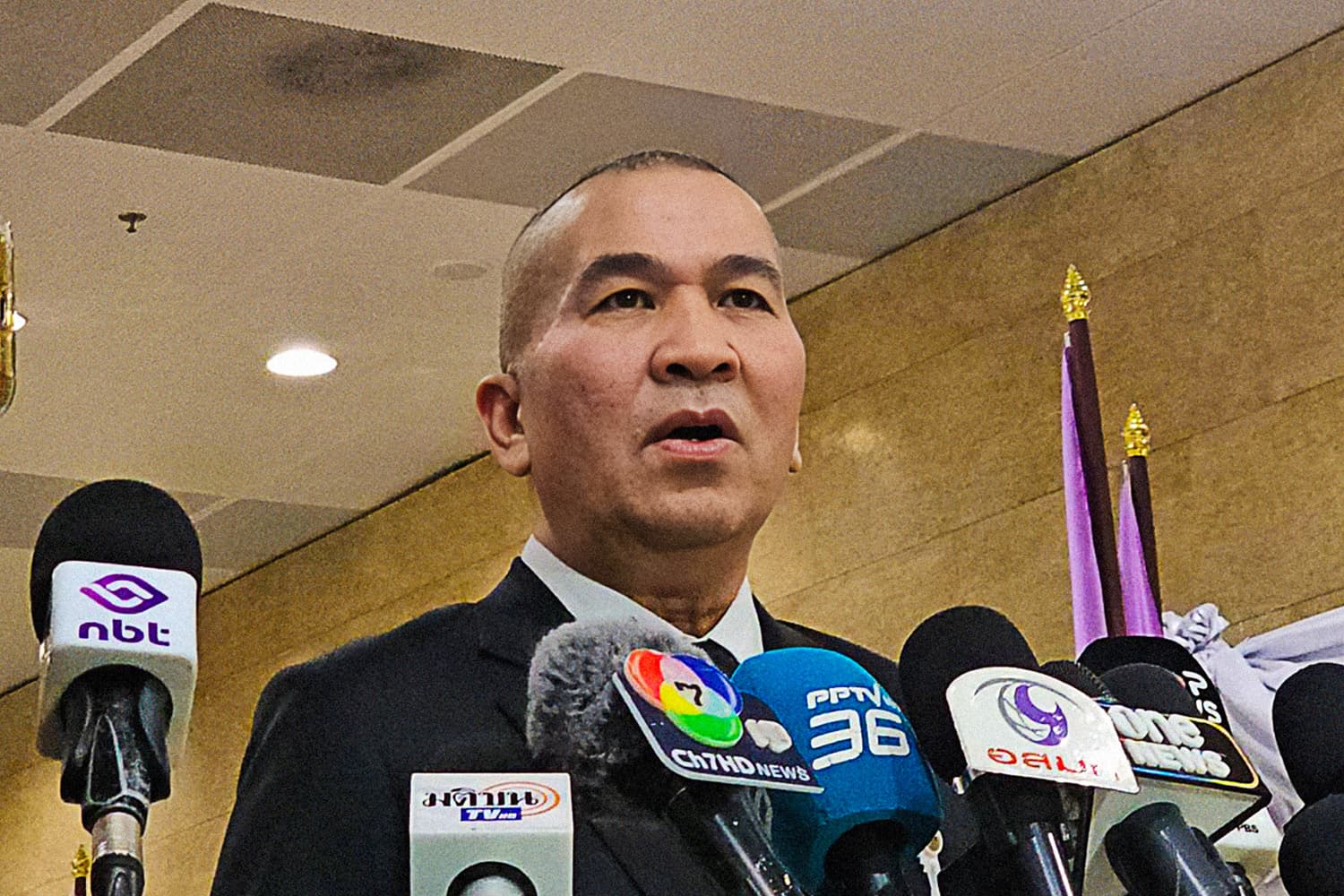 นัดสอบปากคำ คนส่งของ ‘รุทธพล’ เผยคืบคดี ‘แอร์การบินไทย’