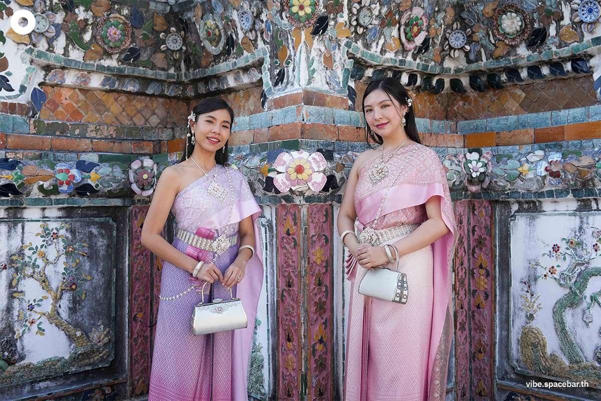 Thai_costume_rental_loykratong_festival_SPACEBAR_Photo02_6e381d4dfa.jpg