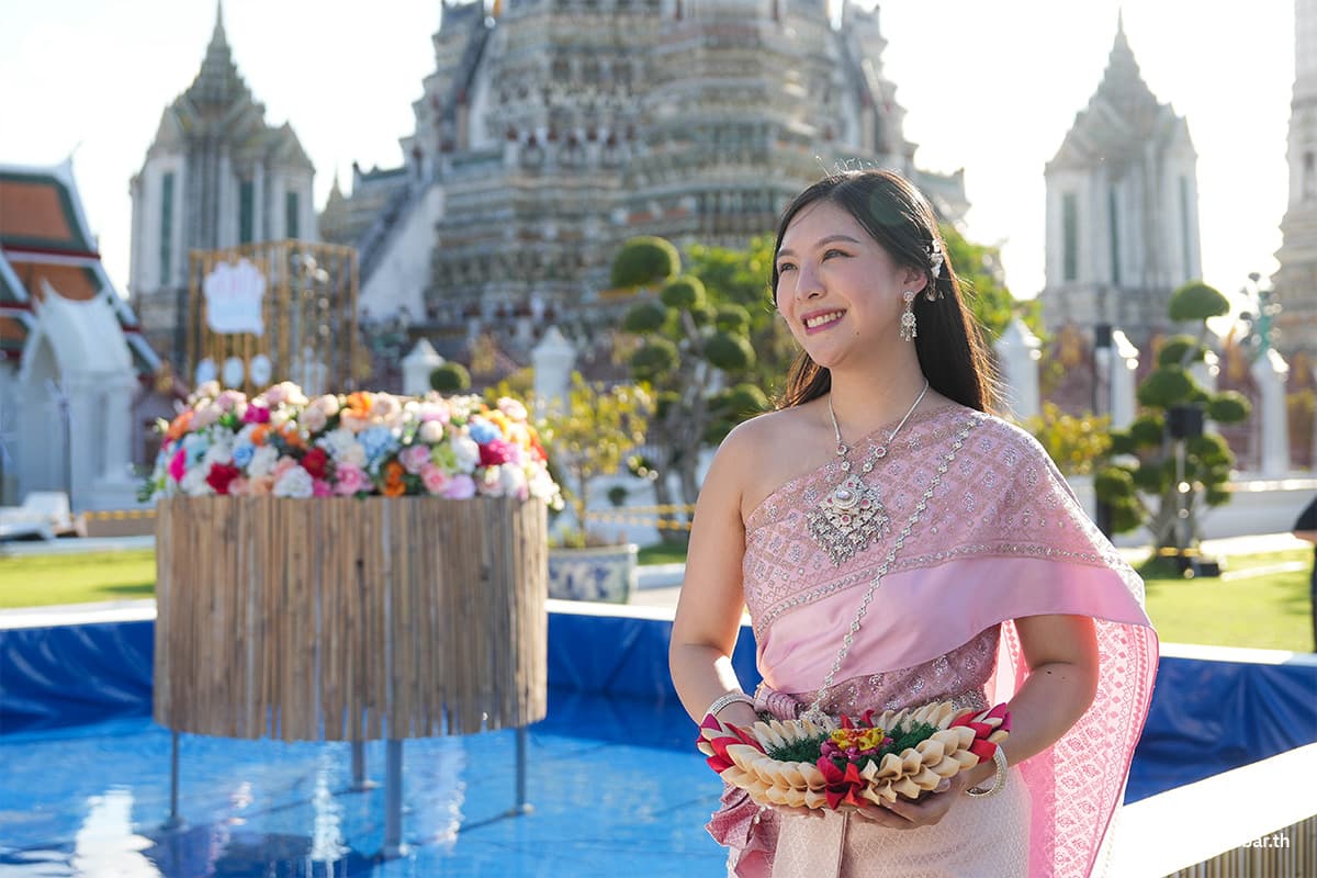 Thai_costume_rental_loykratong_festival_SPACEBAR_Photo09_408195104f.jpg