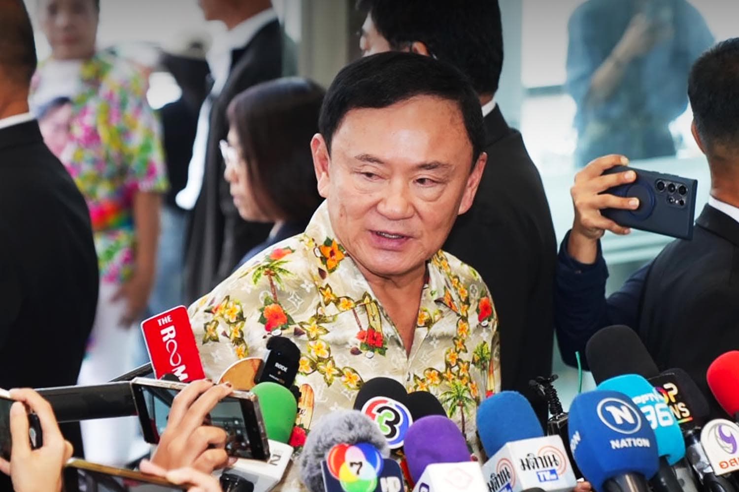 Thaksin_Trump_SPACEBAR_Hero_65bab0ef45.jpg