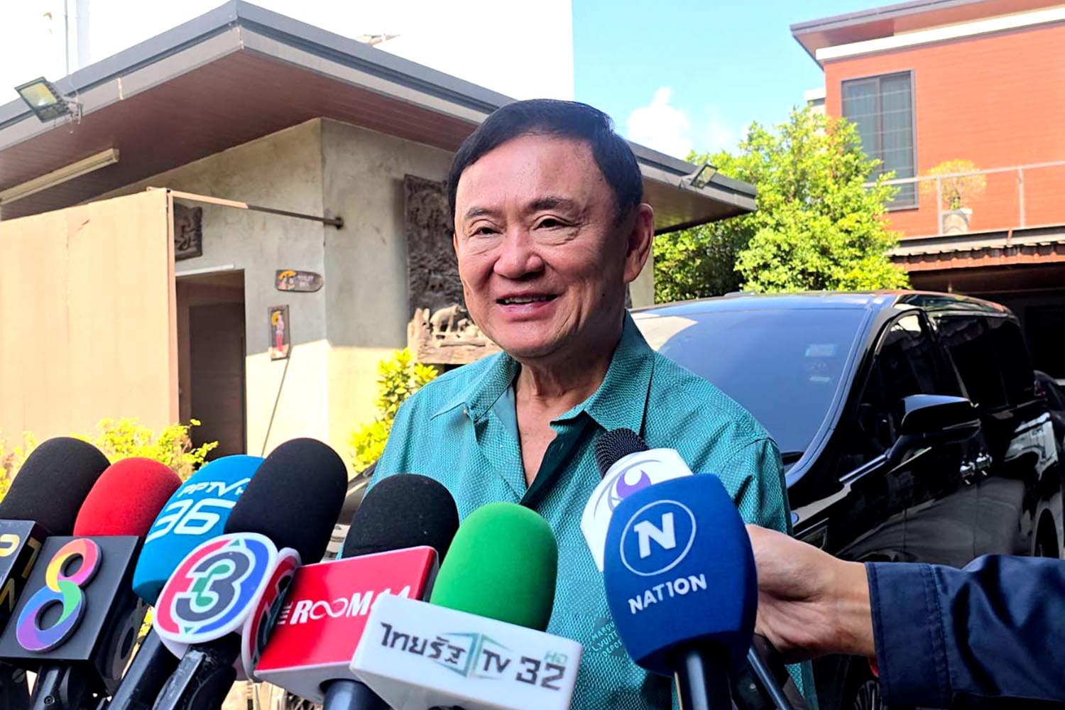 Thaksin_gave_an_interview_about_speech_in_Chiang_Mai_SPACEBAR_Hero_1495ba53f6.jpg