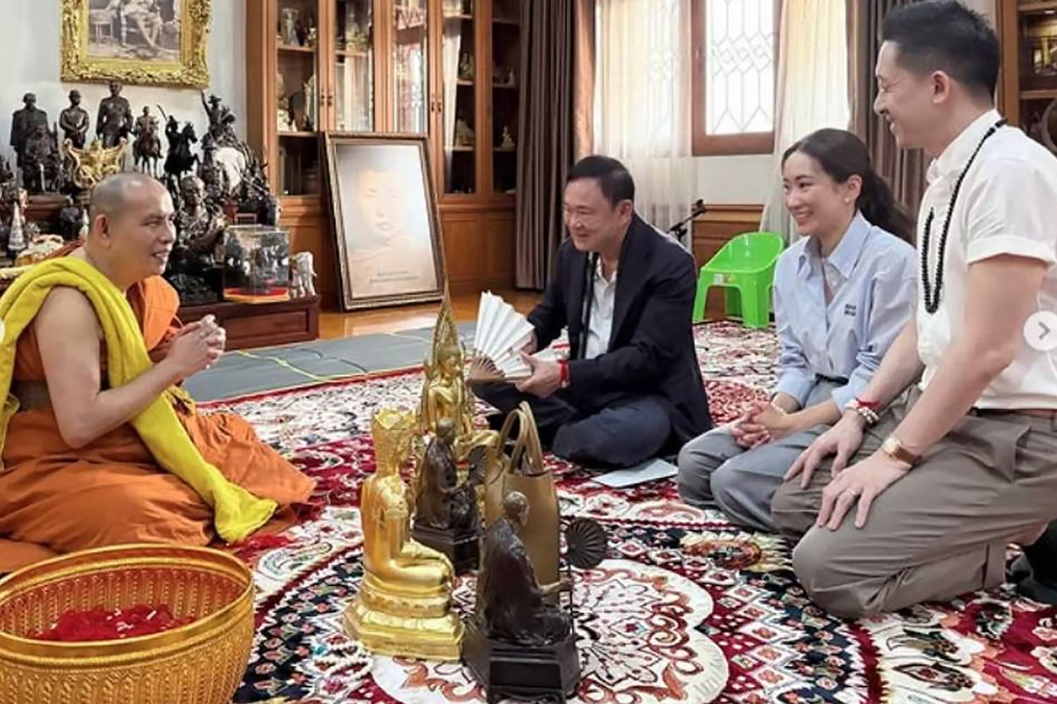 Thaksin_went_to_find_the_monk_SPACEBAR_Hero_02ea9c48d5.jpg