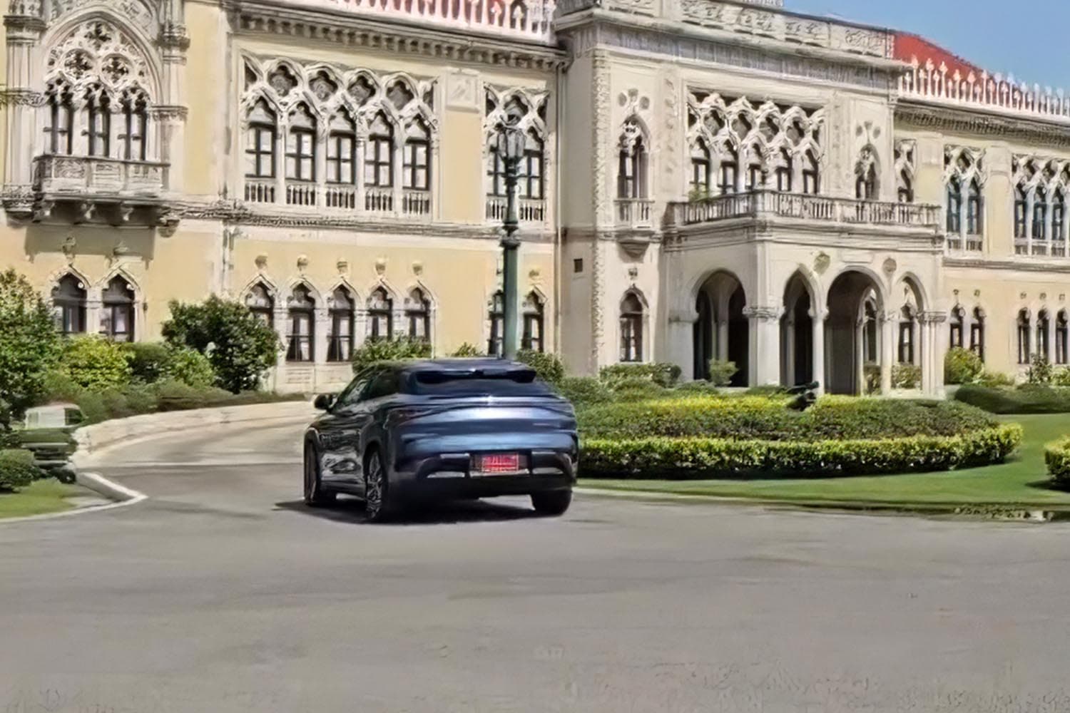 'อนุทิน' บึ่งรถ EV เข้าทำเนียบ ถกปมน้ำมันแพง หลังขึ้นทีเดียว 6 บาท/ลิตร