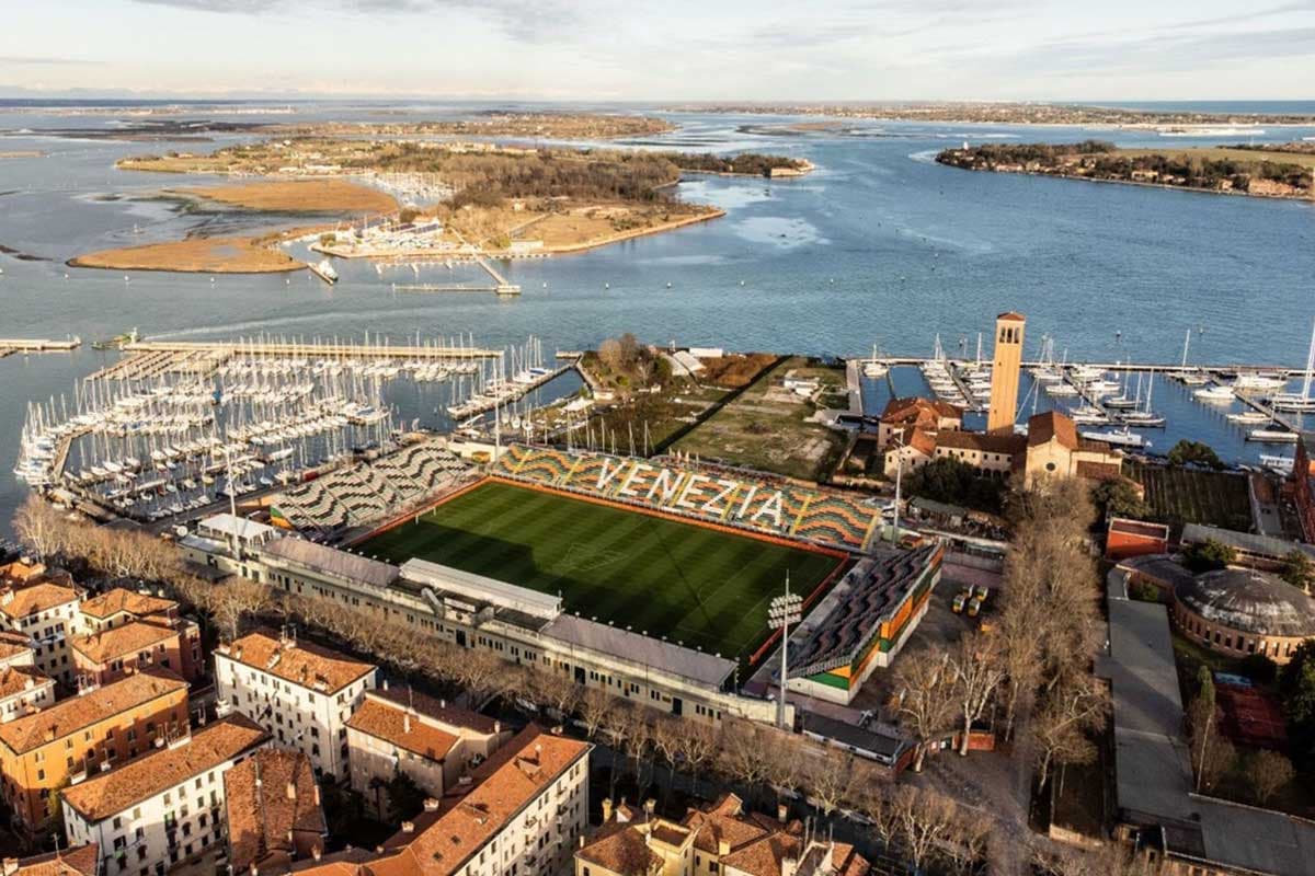Venezia_fashion_football_jersey_02_17bc008b09.jpeg