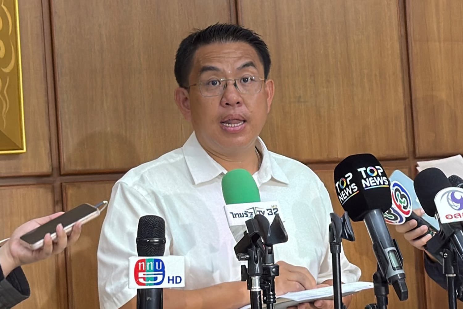‘วิโรจน์’ ซัด ‘กกต.’ อย่าแถ! บาร์โค้ด ‘ชี้เป้าคนกา’ ผิด รธน.