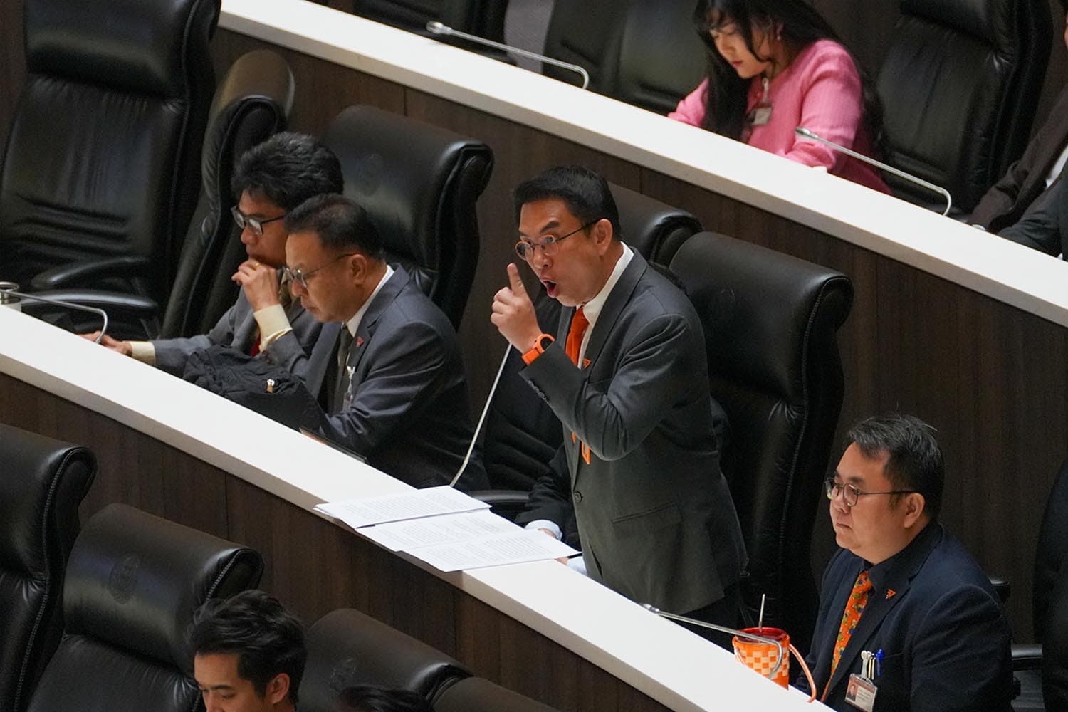 สอยนายกฯ หนีภาษี-พีเอ็น ‘วิโรจน์’ บี้ ‘คลัง’ อย่าดึงเรื่อง
