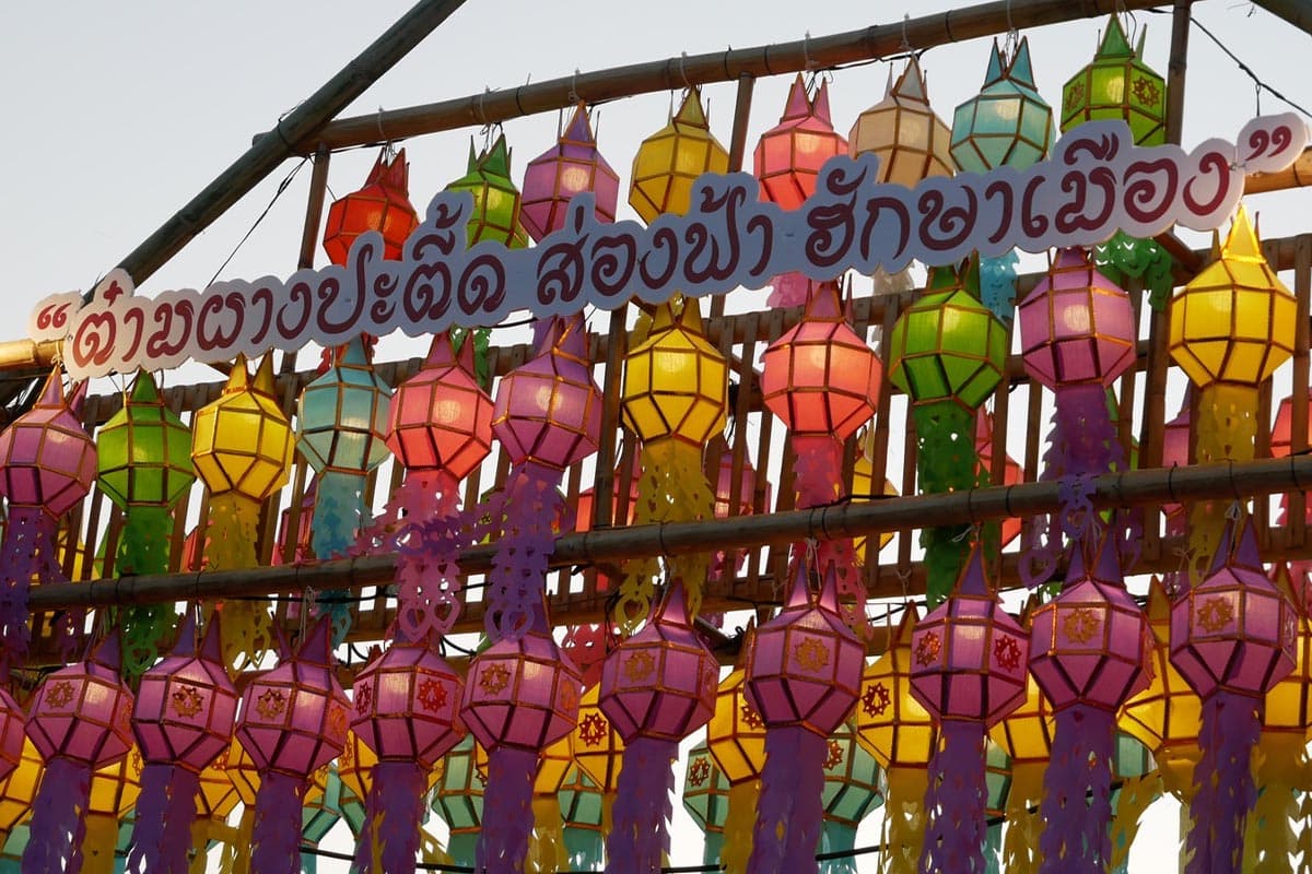 Yi_Peng_tradition_Loy_Krathong_Festival_Chiang_Mai_SPACEBAR_Photo01_f6b2c2eeb7.jpg