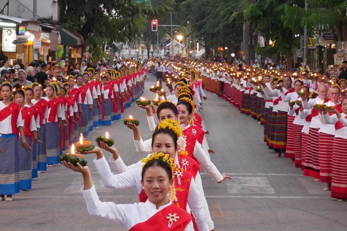 Yi_Peng_tradition_Loy_Krathong_Festival_Chiang_Mai_SPACEBAR_Photo04_b44973a5bc.jpg