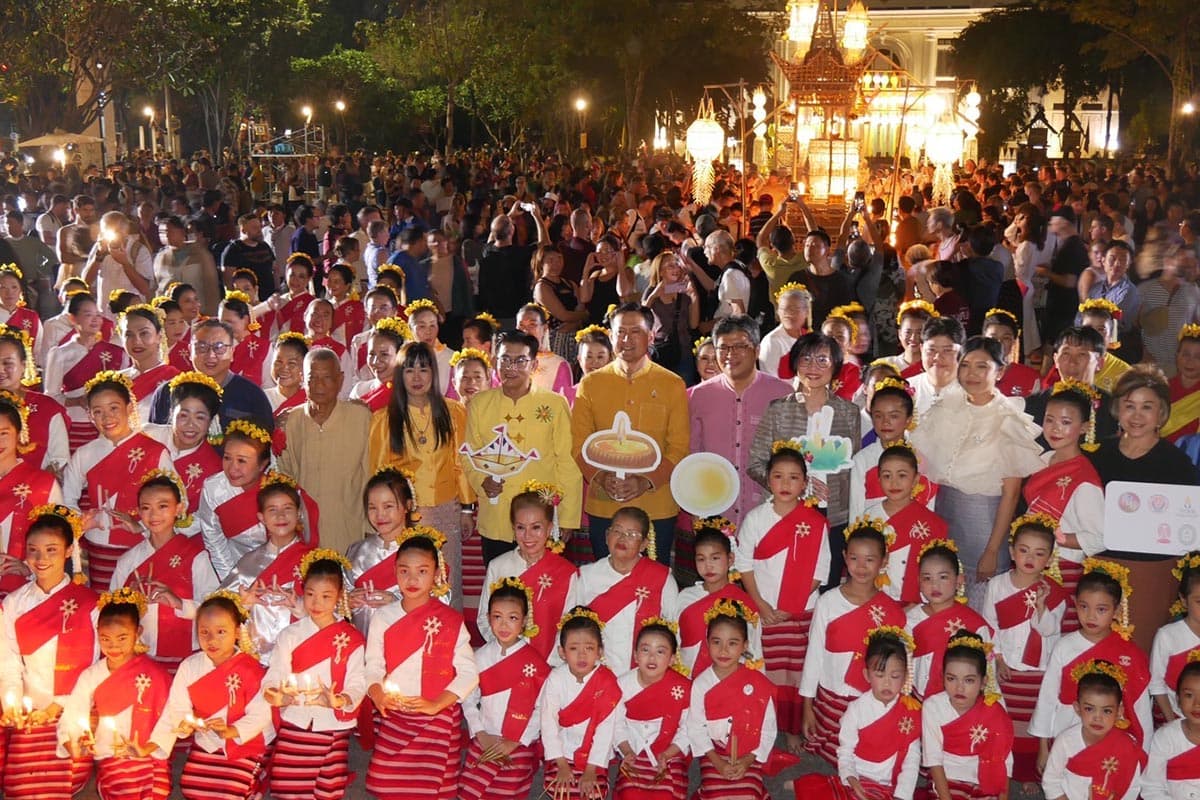 Yi_Peng_tradition_Loy_Krathong_Festival_Chiang_Mai_SPACEBAR_Photo06_3903103595.jpg