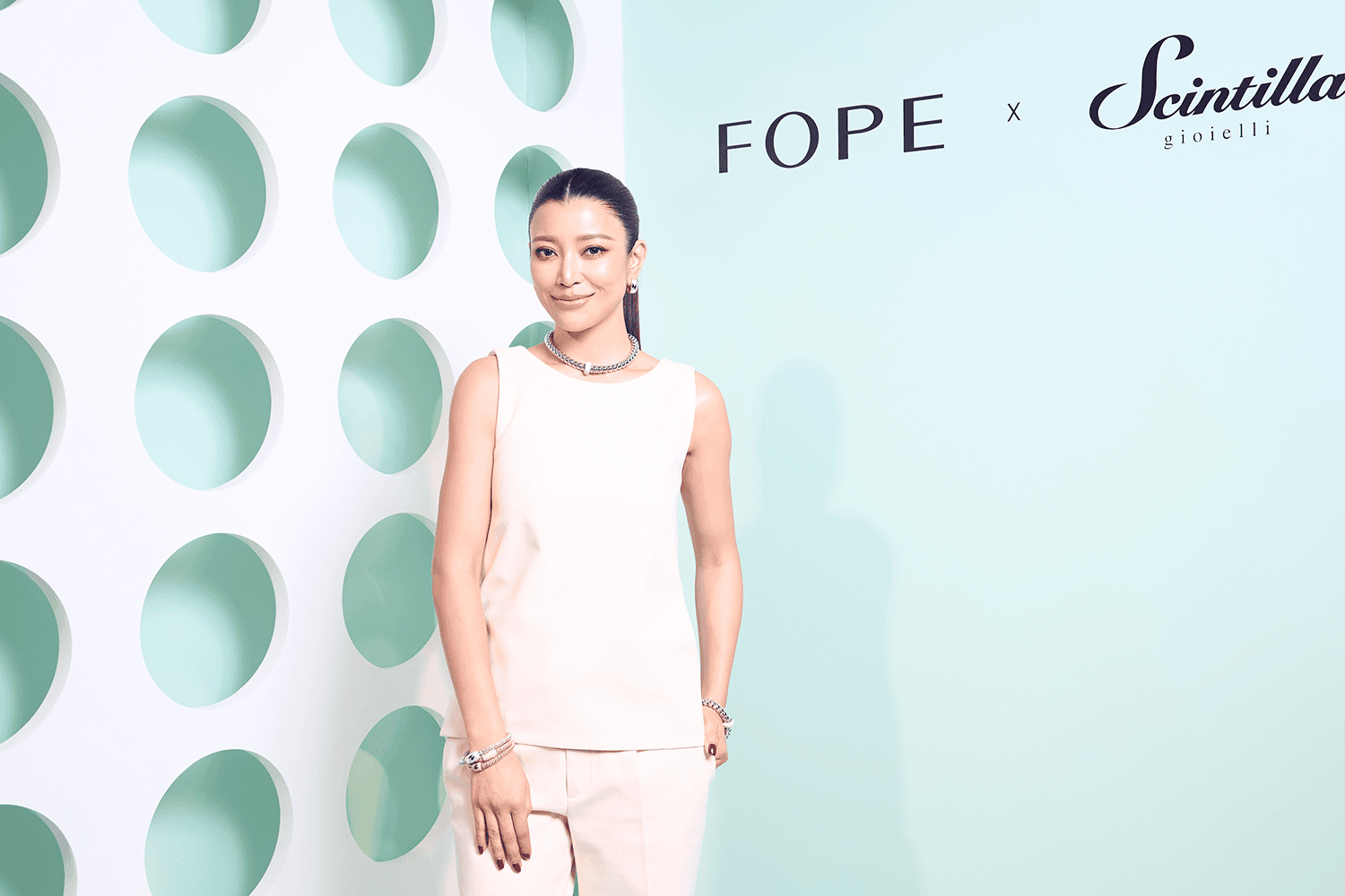 ‘เอมมี่-มรกต’ ขึ้นแท่น Friend of FOPE คนแรกของประเทศไทย มาพร้อมคอลเลกชัน FOPE 2025 สง่างามเหนือกาลเวลา