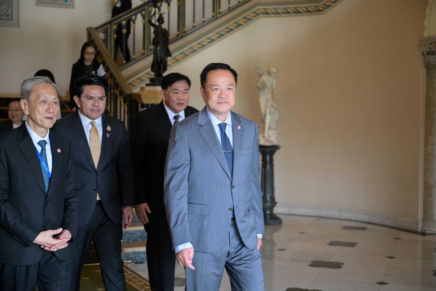 ดีเดย์! ‘นายกฯ’ ส่งสัญญาณถึง ‘เขมร’ ยันไทยไม่ขาดแคลนแรงงาน