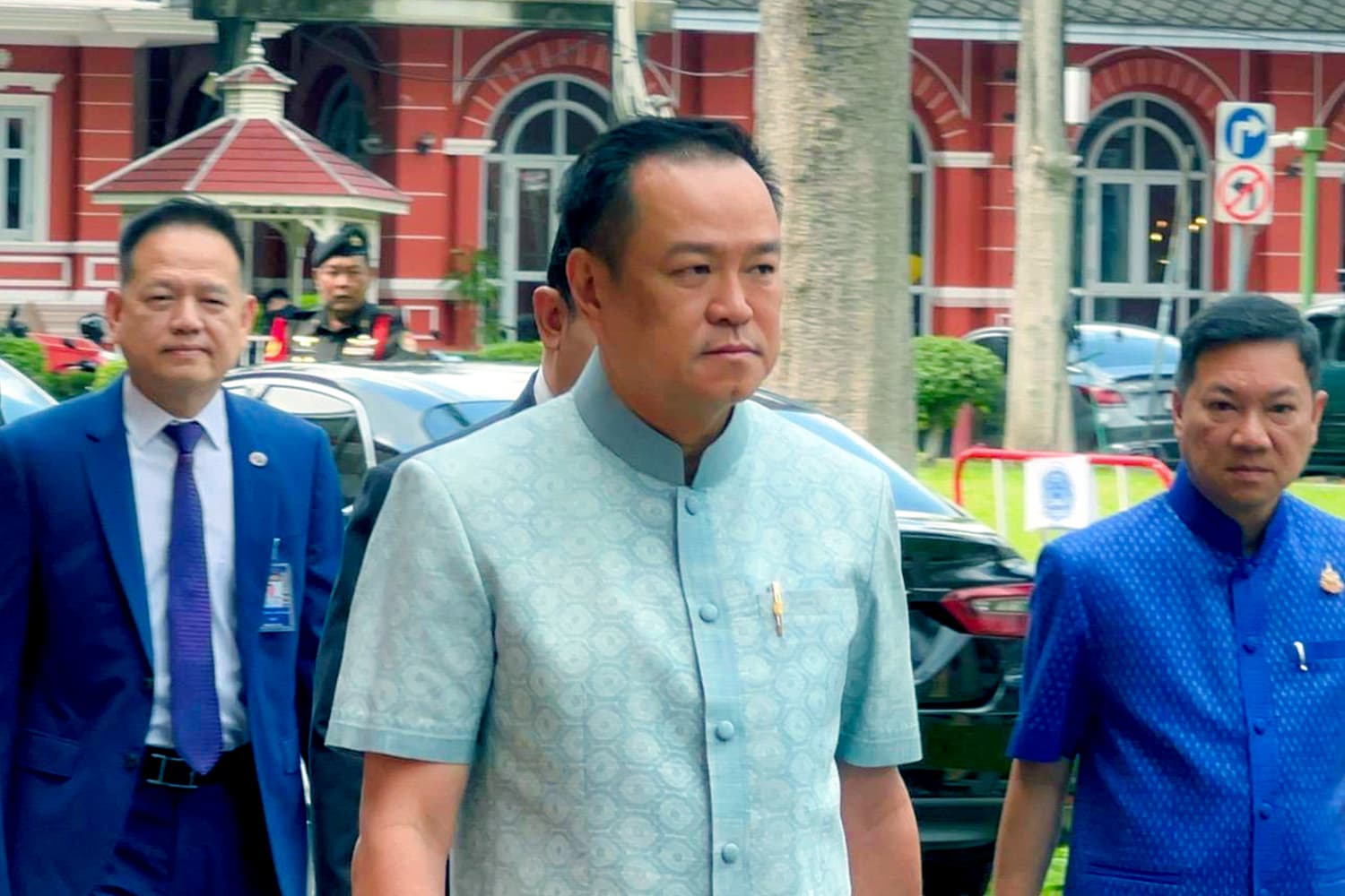 ‘นายกฯ’ นำถก ‘สมช.’ จับตา ‘ทบ.’ เสนอแผน ผลักดันชาวกัมพูชา ‘หนองจาน-หนองหญ้าแก้ว’