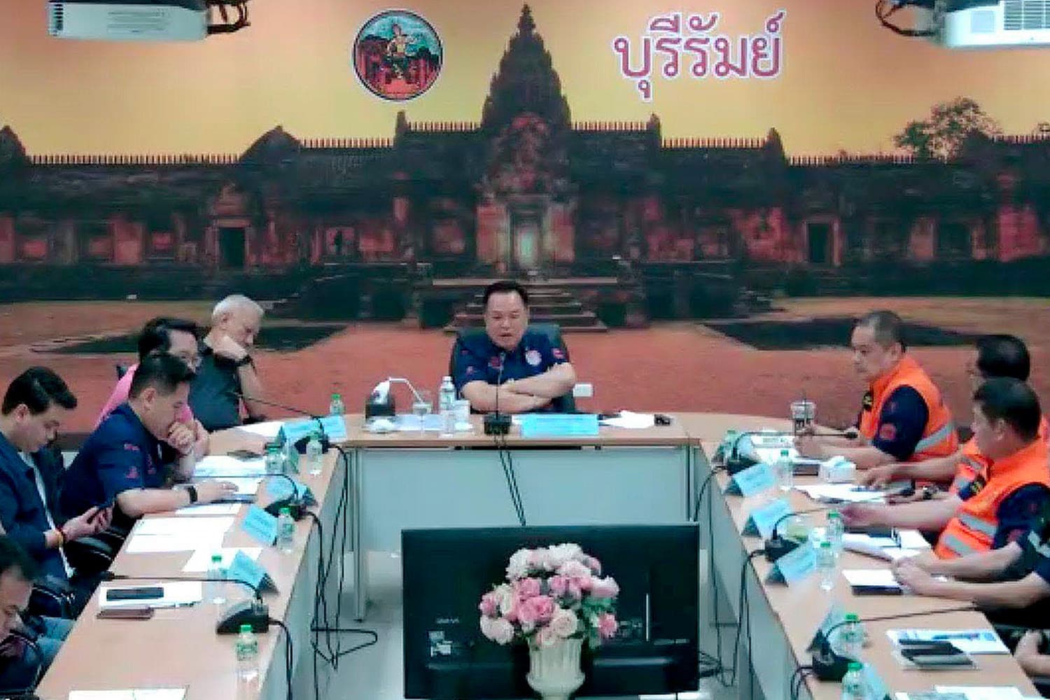 ประชุมทางไกลจากบุรีรัมย์ ‘นายกฯ’ กำชับผู้ว่าฯ ติดตาม ‘น้ำท่วม’