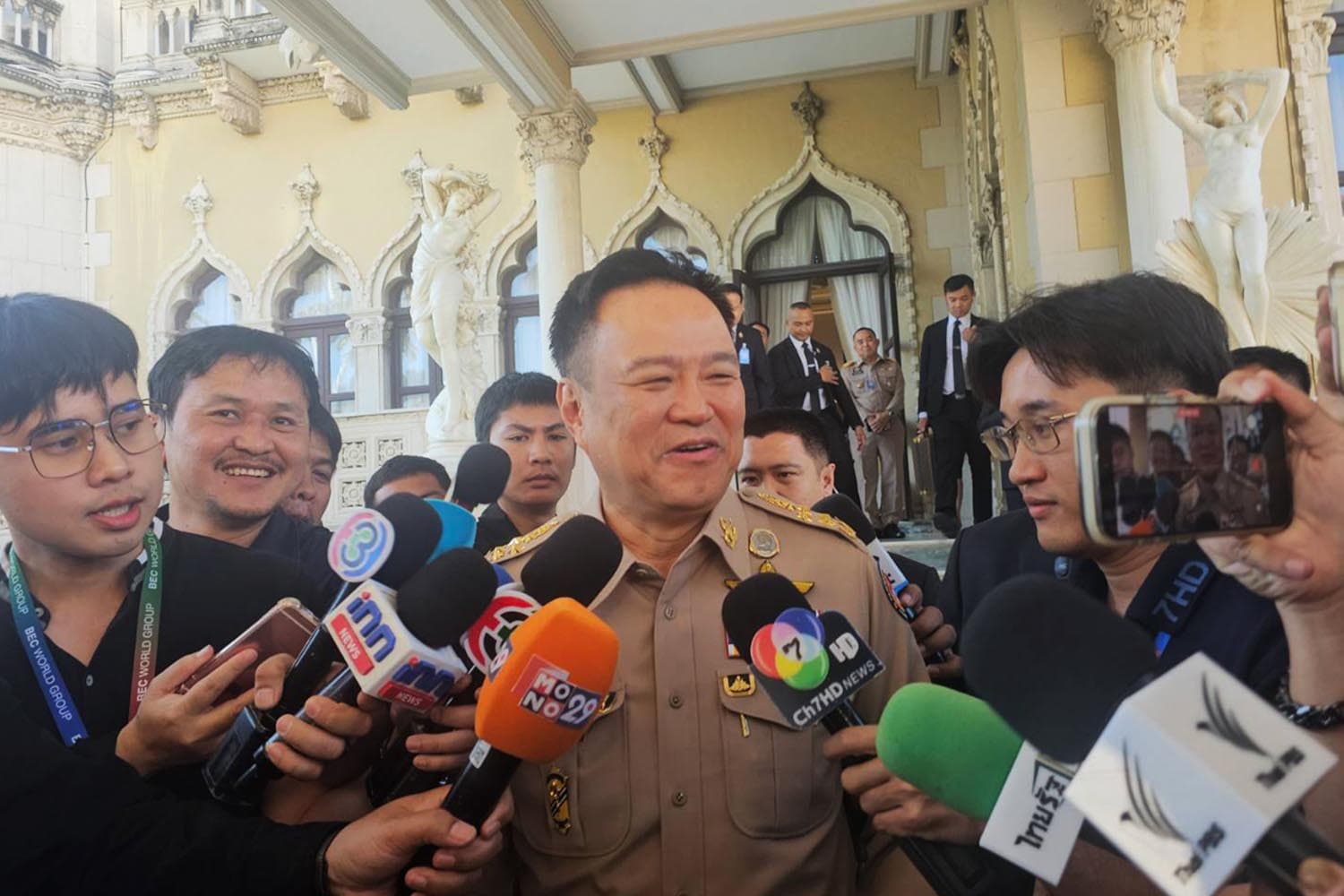 ‘อนุทิน’ รับรู้จัก ‘เบน สมิธ’ แต่ไม่สนิทและเป็นรูปเก่า