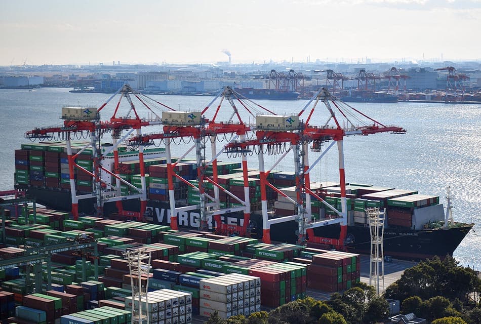 are_giant_chinese_cranes_the_next_spy_balloon_SPACEBAR_Thumbnail_6983925b80.jpeg