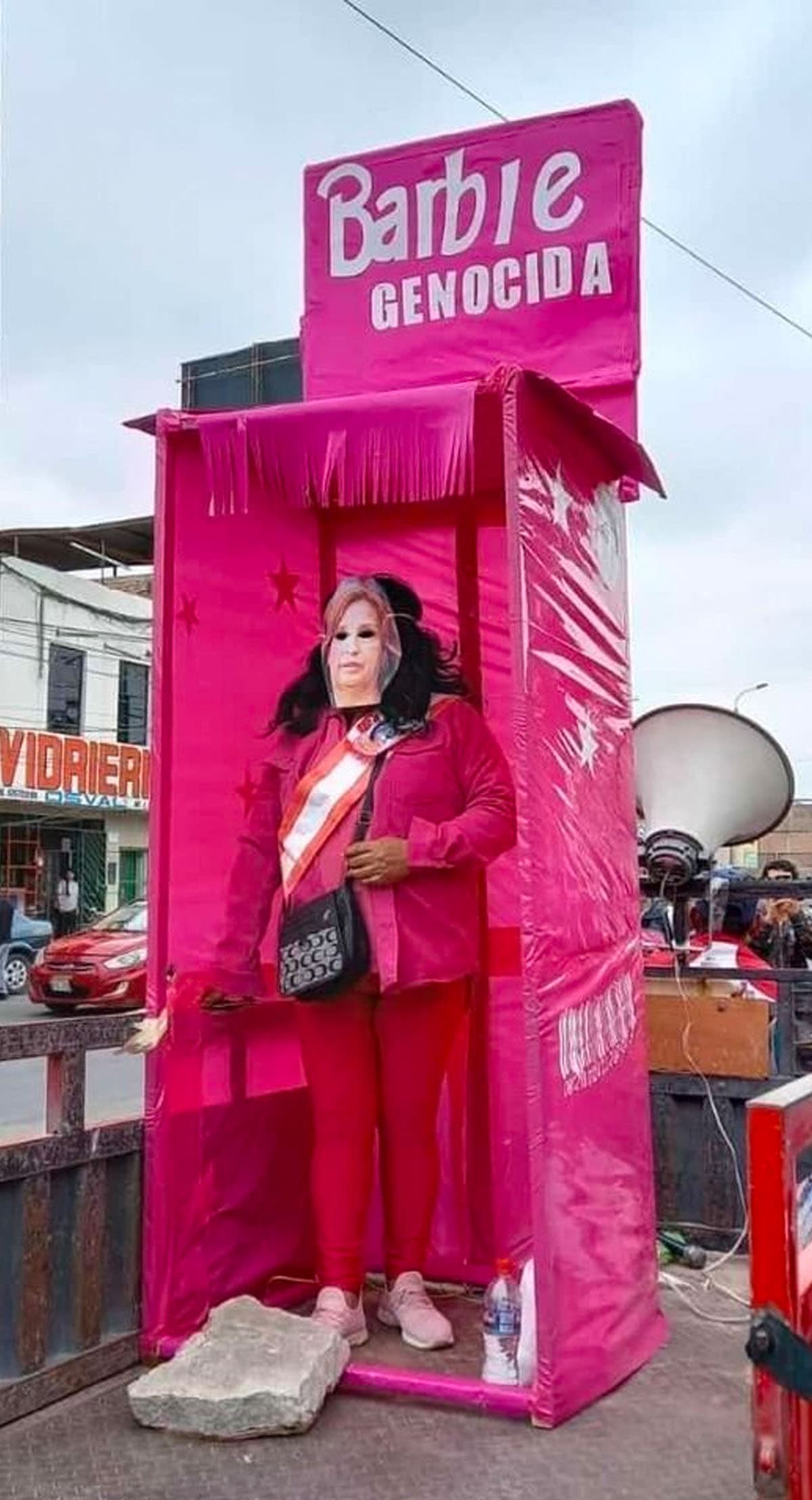 barbie_fever_reflect_dark_politic_latin_america_SPACEBAR_Photo02_ed3eee5a12.jpeg