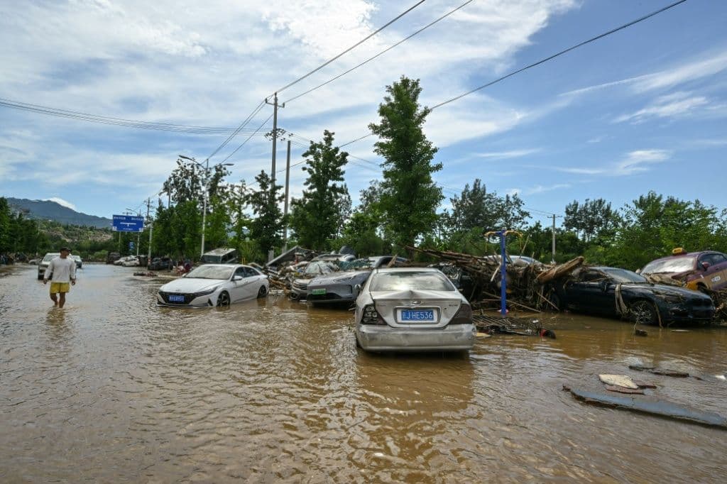 ปักกิ่งยกเลิกเตือนภัยฝนตกหนักหลังอพยพประชาชนกว่า 8 หมื่นคน