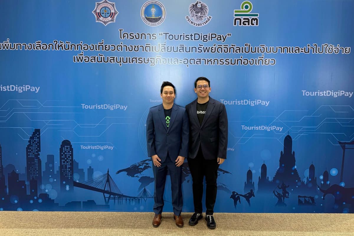 ธนวัต สุตันติวรคุณ ประธานเจ้าหน้าที่บริหาร บริษัท บิททาซซ่า จำกัด (ซ้าย),สันติภาพ จรัสแผ้ว หัวหน้าฝ่ายกฎหมายและกำกับดูแล บริษัท บิททาซซ่า จำกัด (ขวา)