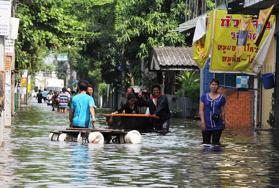 ครม.ลดสมทบแรงงาน เยียวยาอุทกภัยใต้ พยุงจ้างงาน